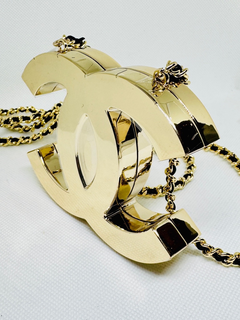 CHANEL Gold Interlocking CC Pendant Necklace/micro bag crossbody - Picture 9 of 10